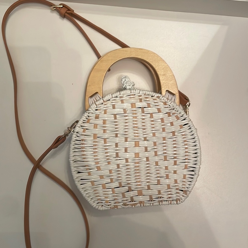 White wicker crossbody handbag